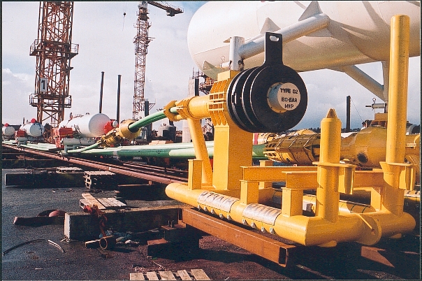 Oppdriftstanker ved installasjon av offshore riser base